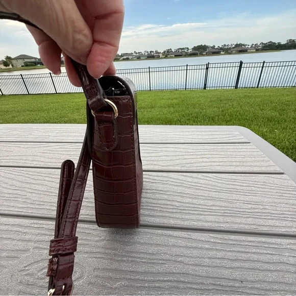 DKNY Rasberry "Cleo NS Phone" embossed Charm Clasp Small crossbody purse - Picture 4 of 14